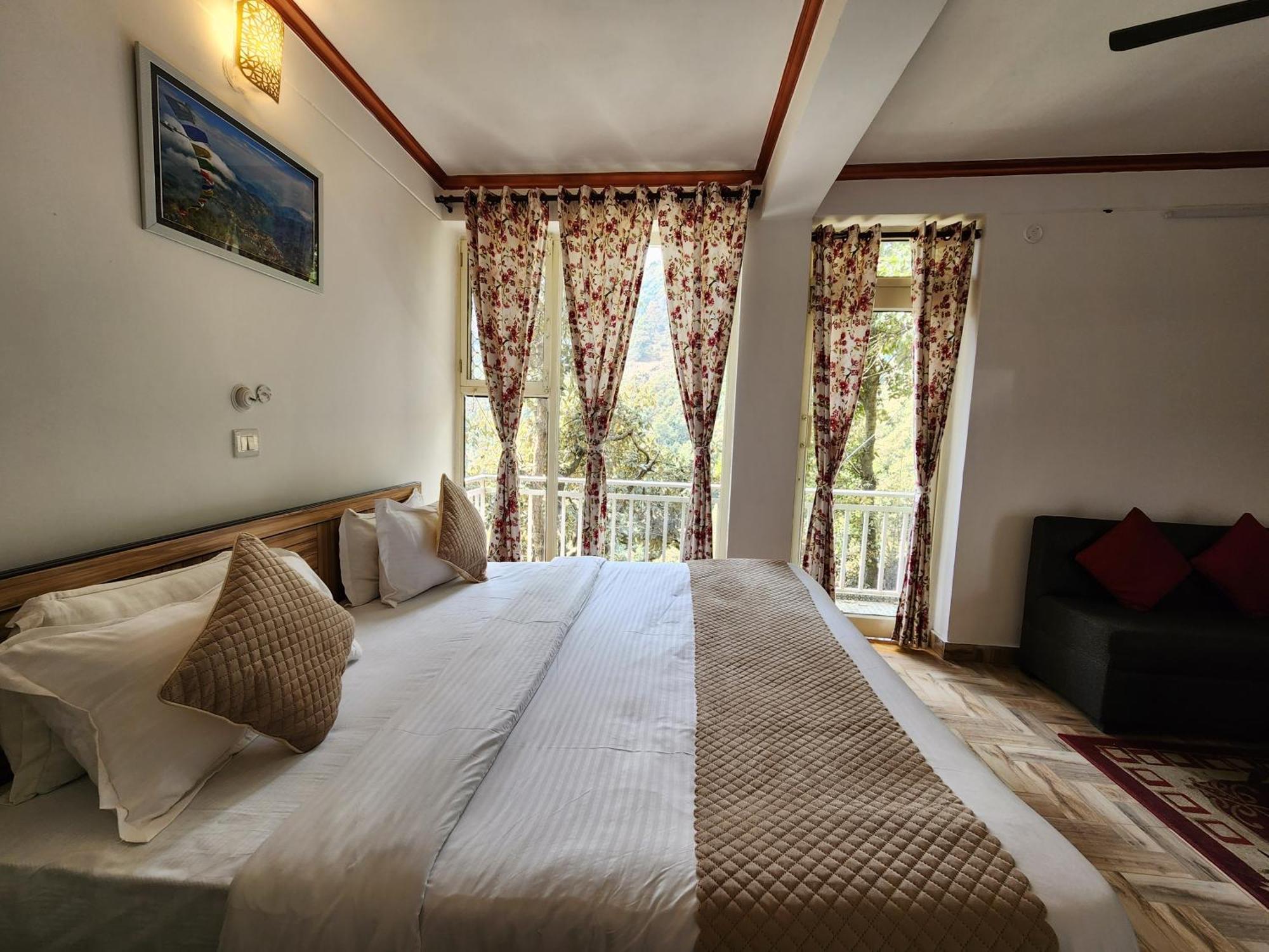 Mountain Golden Ray Apartment Муктесвар Екстериор снимка