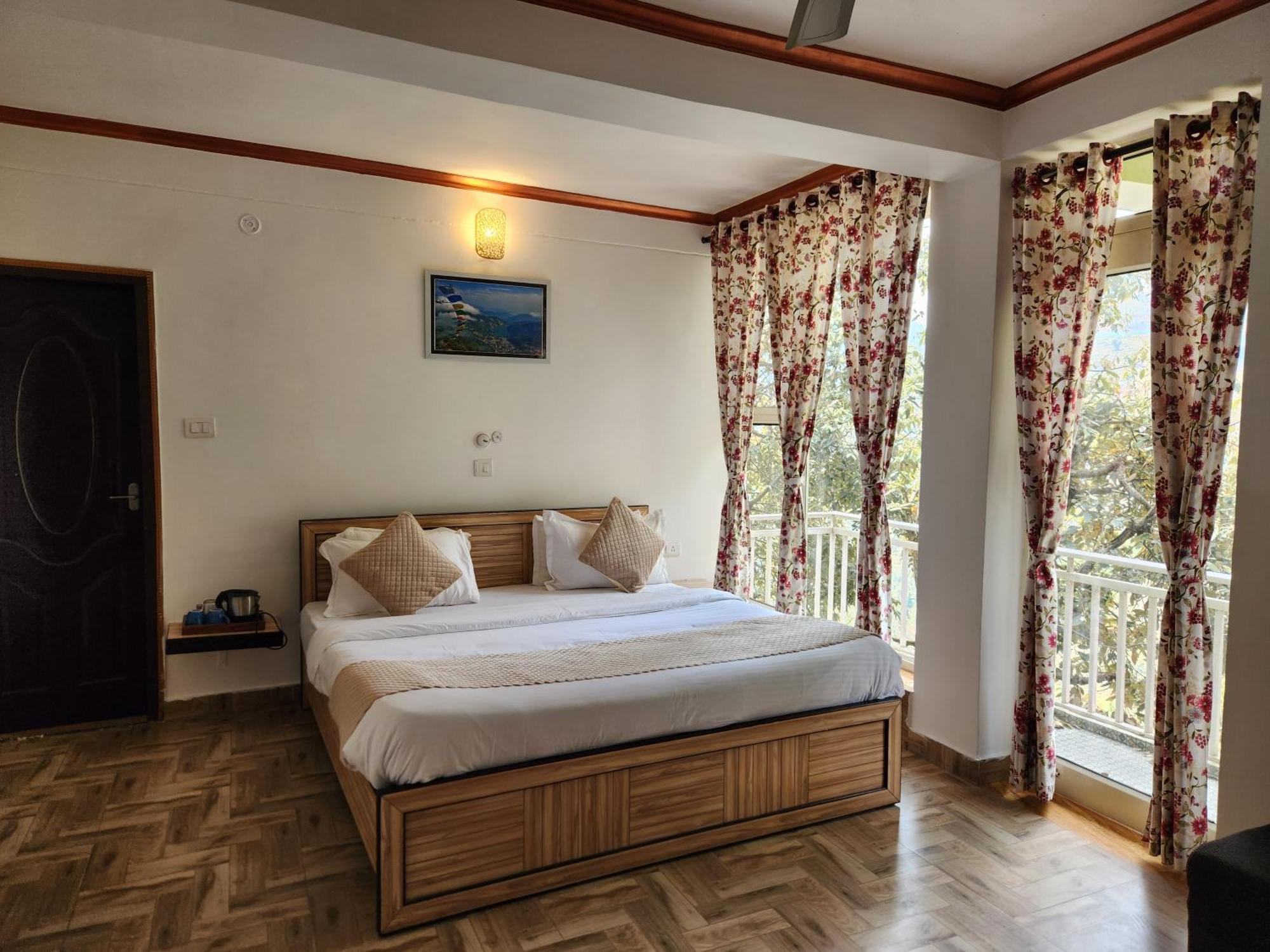 Mountain Golden Ray Apartment Муктесвар Екстериор снимка